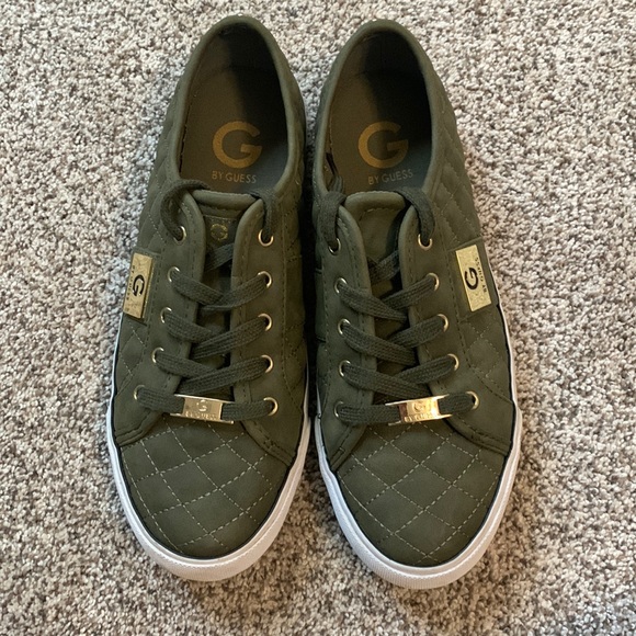 Guess Shoes - Picture 3 of 3